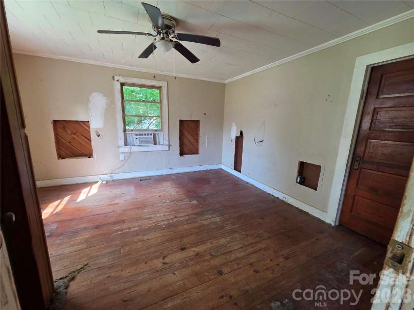 10 Wilson Avenue, Great Falls, SC 29055.  MLS# CAR4391998, YatesRealty ID 31493. 