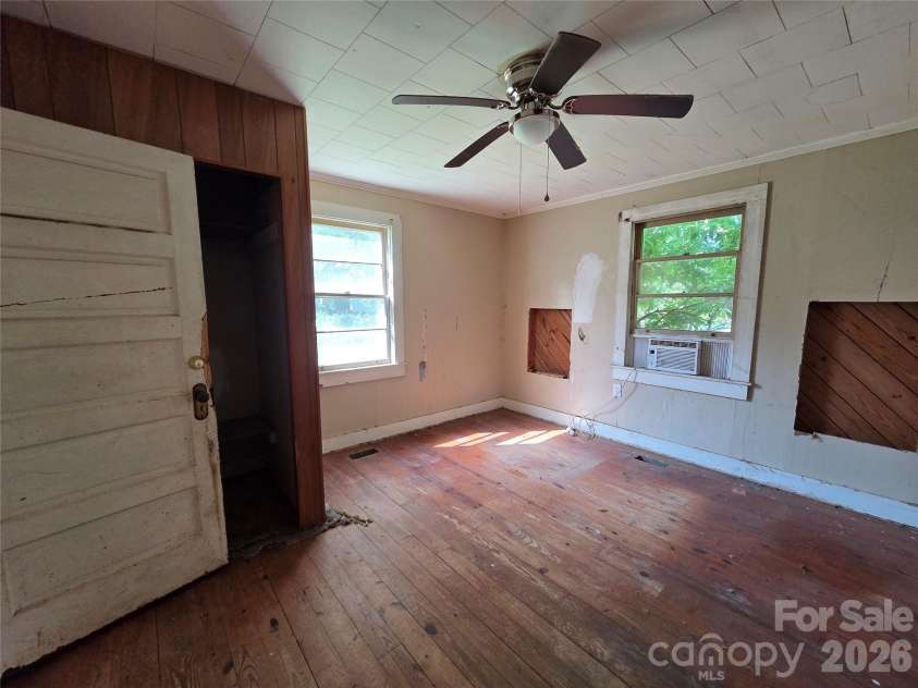 10 Wilson Avenue, Great Falls, SC 29055.  MLS# CAR4391998, YatesRealty ID 31493. 