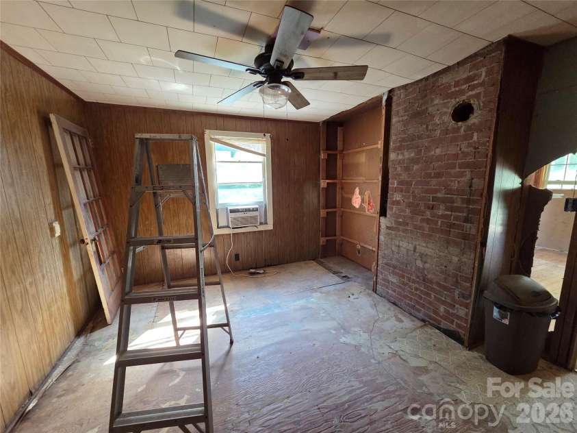 10 Wilson Avenue, Great Falls, SC 29055.  MLS# CAR4391998, YatesRealty ID 31493. 