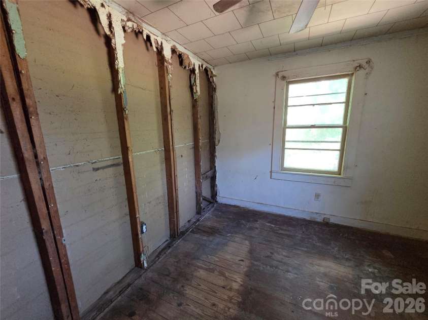 10 Wilson Avenue, Great Falls, SC 29055.  MLS# CAR4391998, YatesRealty ID 31493. 
