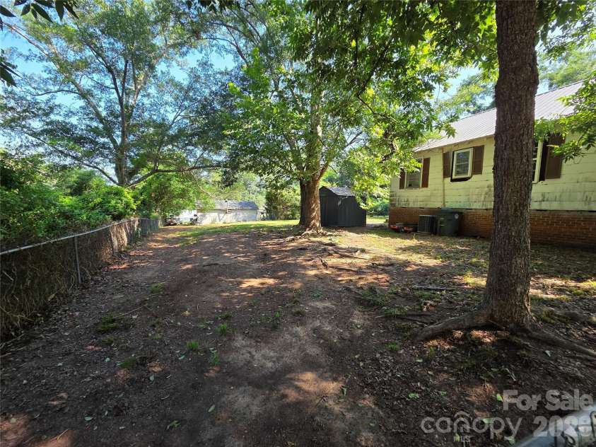 10 Wilson Avenue, Great Falls, SC 29055.  MLS# CAR4391998, YatesRealty ID 31493. 
