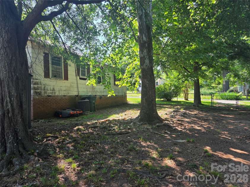 10 Wilson Avenue, Great Falls, SC 29055.  MLS# CAR4391998, YatesRealty ID 31493. 
