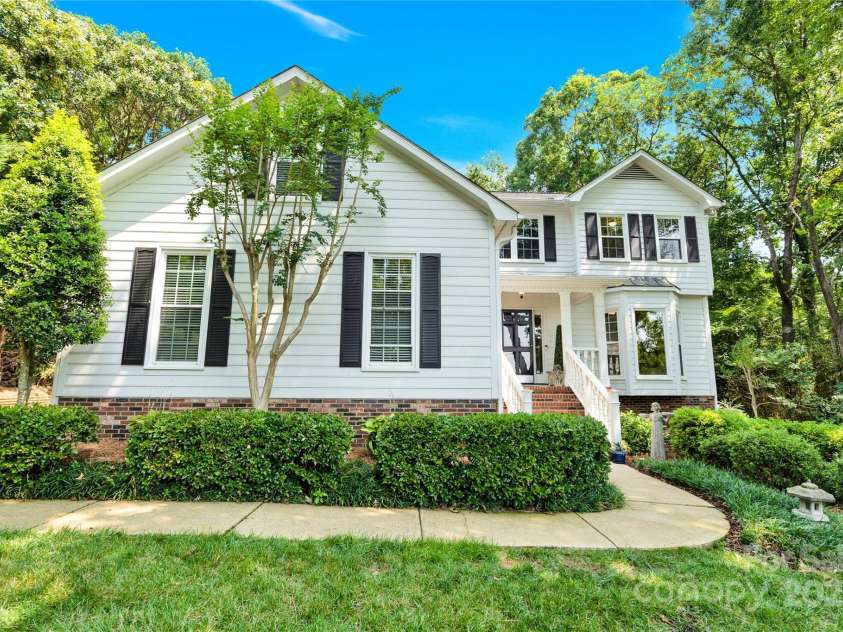 12532 Headquarters Farm Road, Charlotte, NC 28262.  MLS# CAR4275884, YatesRealty ID 31493. SPACIOUS  5 BEDROOM HOME WITH BASEMENT HEATED/COOLED AND PLUMBED