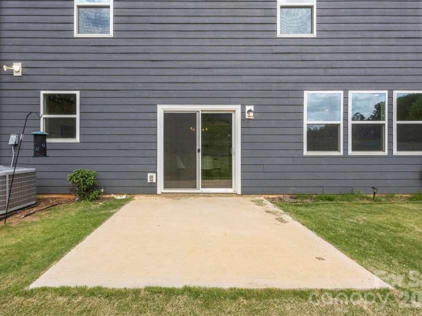 152 Lancashire Court, Denver, NC 28037.  MLS# CAR4391758, YatesRealty ID 31494. 