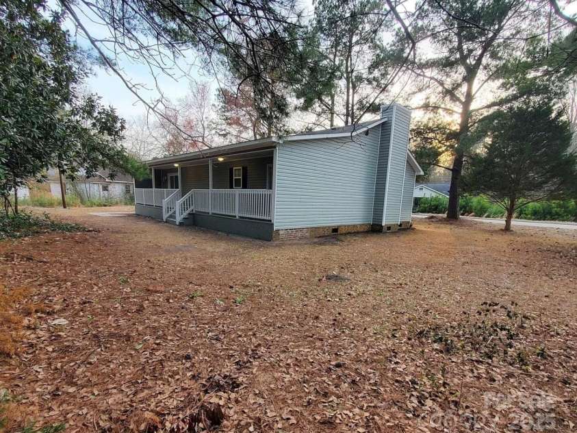 118 Malloy Street, Red Springs, NC 28377.  MLS# CAR4242436, YatesRealty ID 31495. 