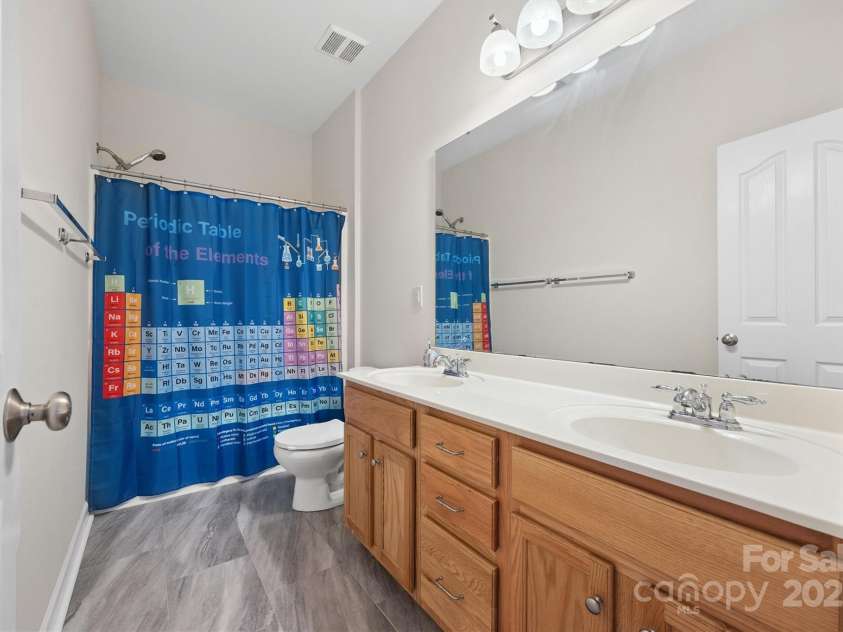 10418 Goosefoot Court, Concord, NC 28027.  MLS# CAR4283237, YatesRealty ID 31497. 2nd Floor Guest Bath