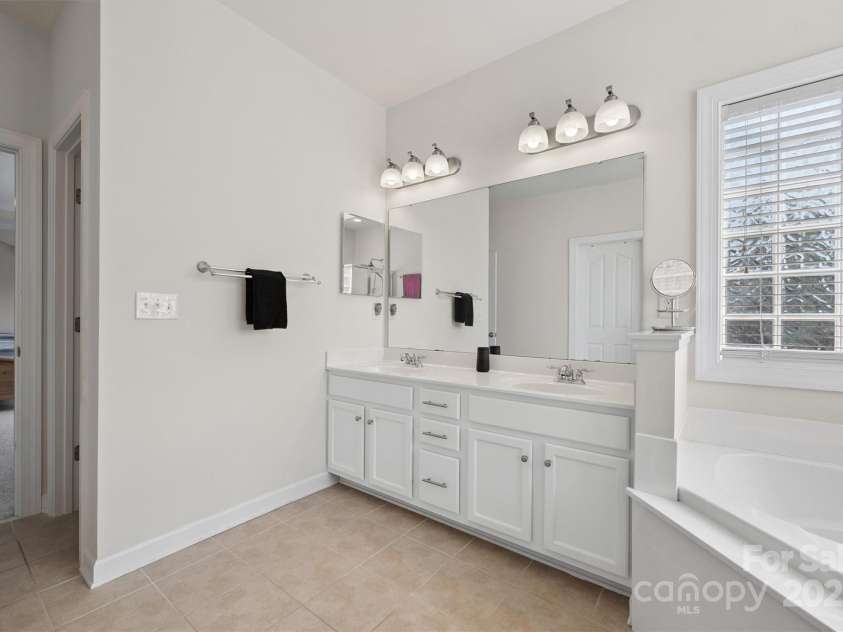 10418 Goosefoot Court, Concord, NC 28027.  MLS# CAR4283237, YatesRealty ID 31497. Primary Ensuite