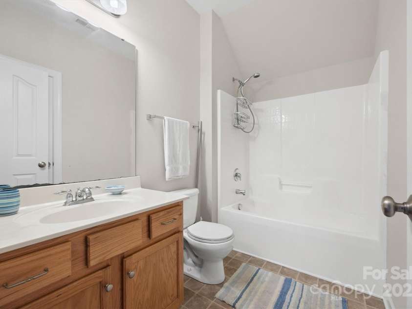 10418 Goosefoot Court, Concord, NC 28027.  MLS# CAR4283237, YatesRealty ID 31497. Third floor Full Bath with access from Family room and Bedroom #6