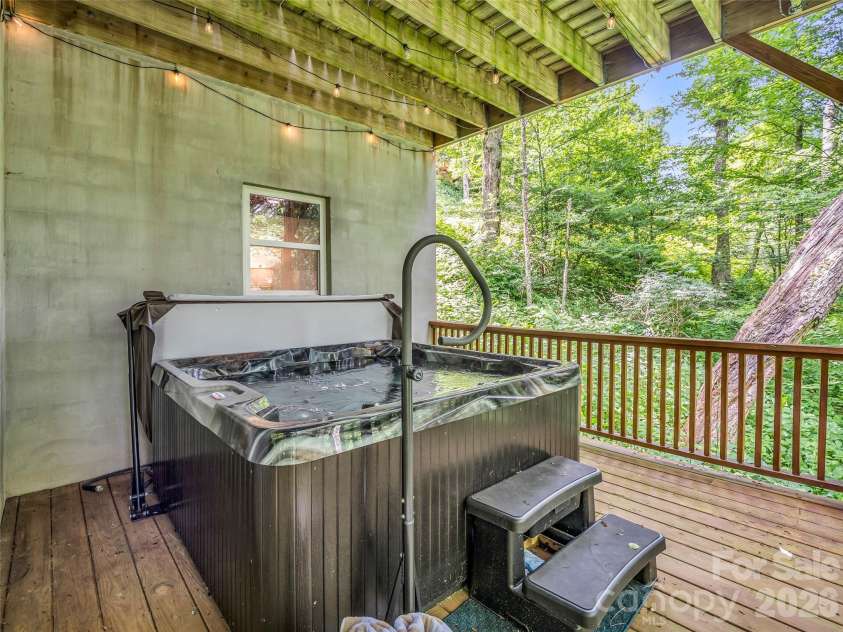 145 Lucas Lane, Mars Hill, NC 28754.  MLS# CAR4394270, YatesRealty ID 31497. 