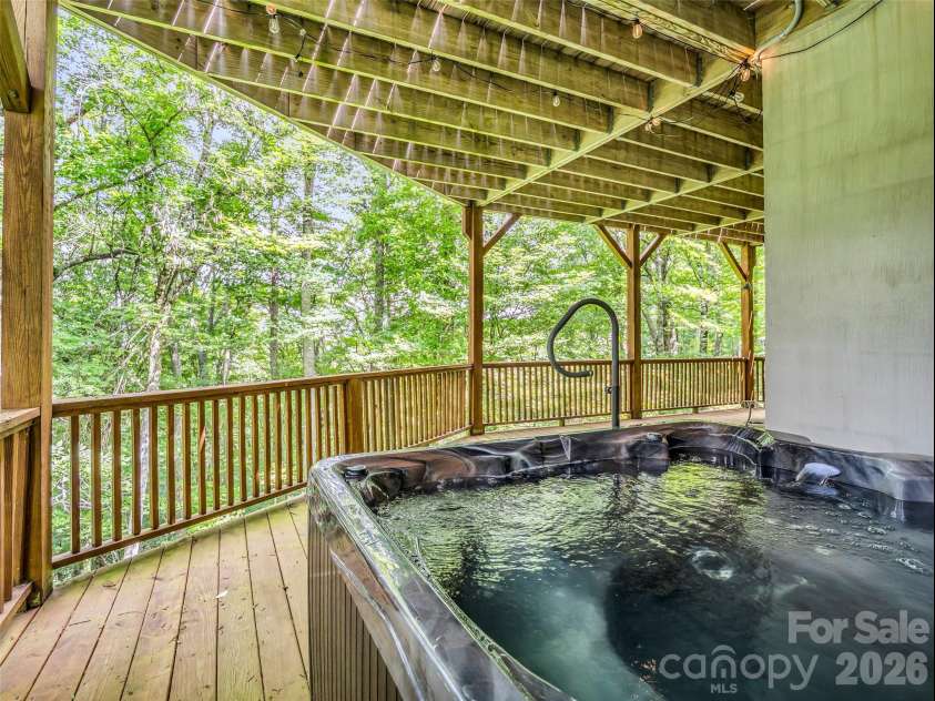 145 Lucas Lane, Mars Hill, NC 28754.  MLS# CAR4394270, YatesRealty ID 31497. 