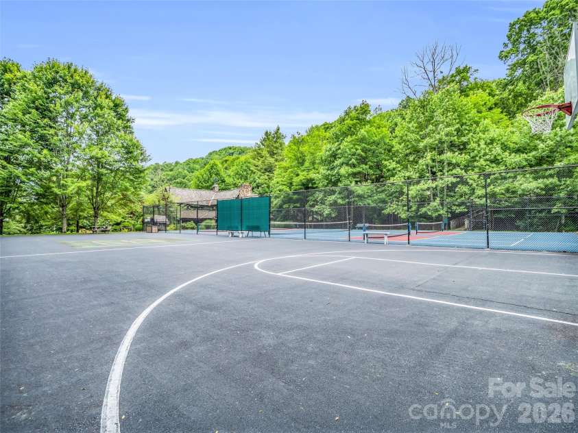145 Lucas Lane, Mars Hill, NC 28754.  MLS# CAR4394270, YatesRealty ID 31497. 
