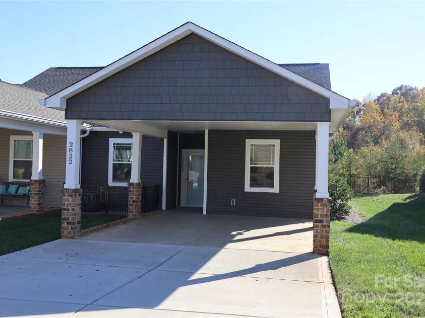 2822 15th Avenue Place, Hickory, NC 28602.  MLS# CAR4320098, YatesRealty ID 3150. 