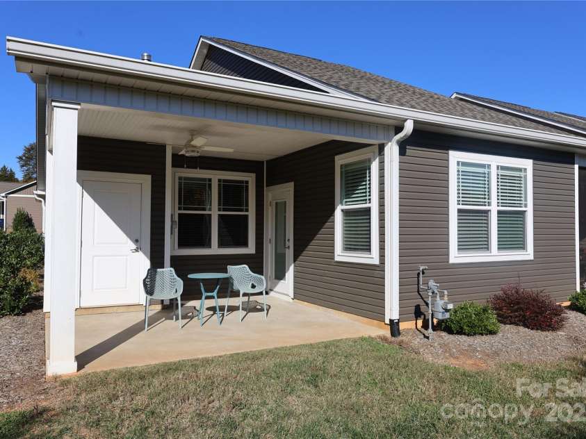 2822 15th Avenue Place, Hickory, NC 28602.  MLS# CAR4320098, YatesRealty ID 3150. 