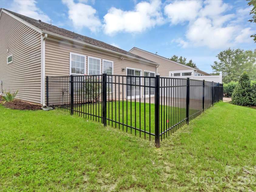 3911 Yosemite Way, Fort Mill, SC 29707.  MLS# CAR4290352, YatesRealty ID 31501. Fully fenced patio and lawn area
