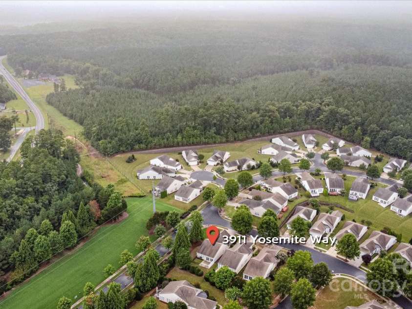 3911 Yosemite Way, Fort Mill, SC 29707.  MLS# CAR4290352, YatesRealty ID 31501. Great Location within the community