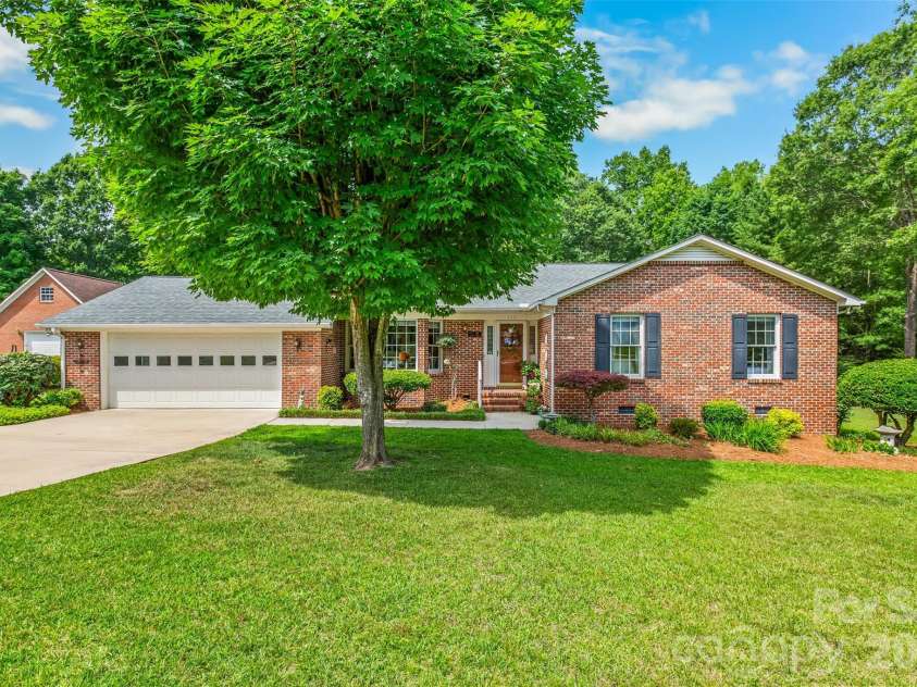 115 Woodland Drive, Salisbury, NC 28146.  MLS# CAR4391796, YatesRealty ID 31503. 