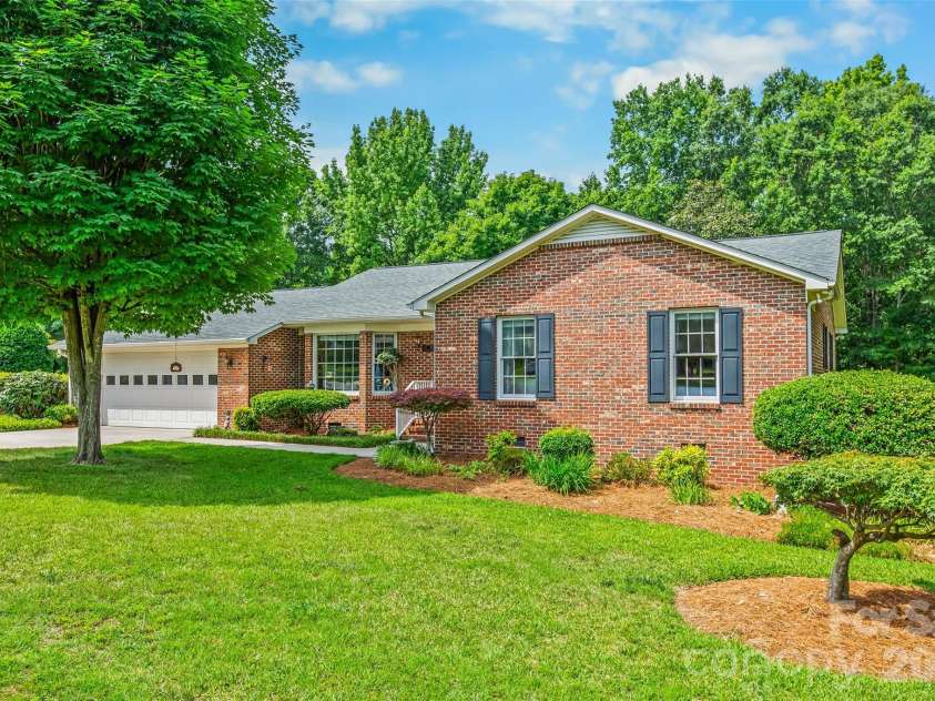 115 Woodland Drive, Salisbury, NC 28146.  MLS# CAR4391796, YatesRealty ID 31503. 