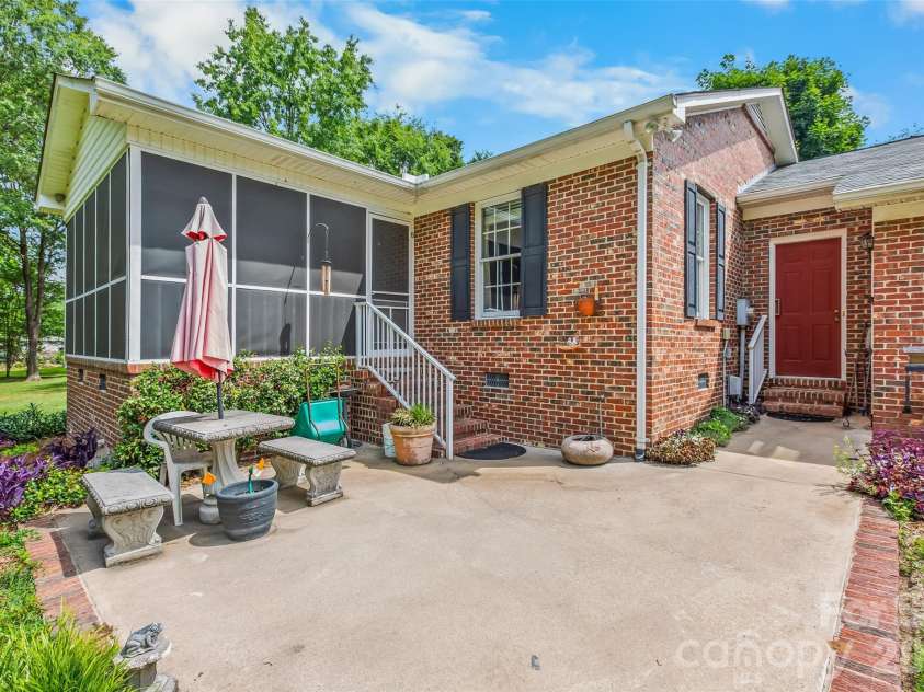 115 Woodland Drive, Salisbury, NC 28146.  MLS# CAR4391796, YatesRealty ID 31503. 