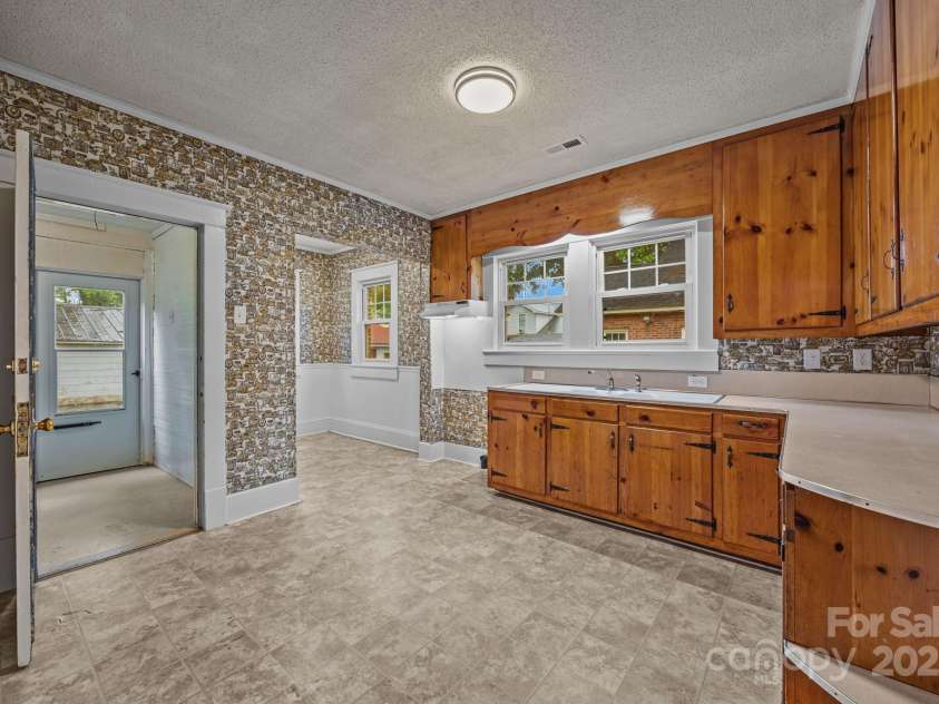 413 Rowan Avenue, Spencer, NC 28159.  MLS# CAR4291170, YatesRealty ID 31504. 