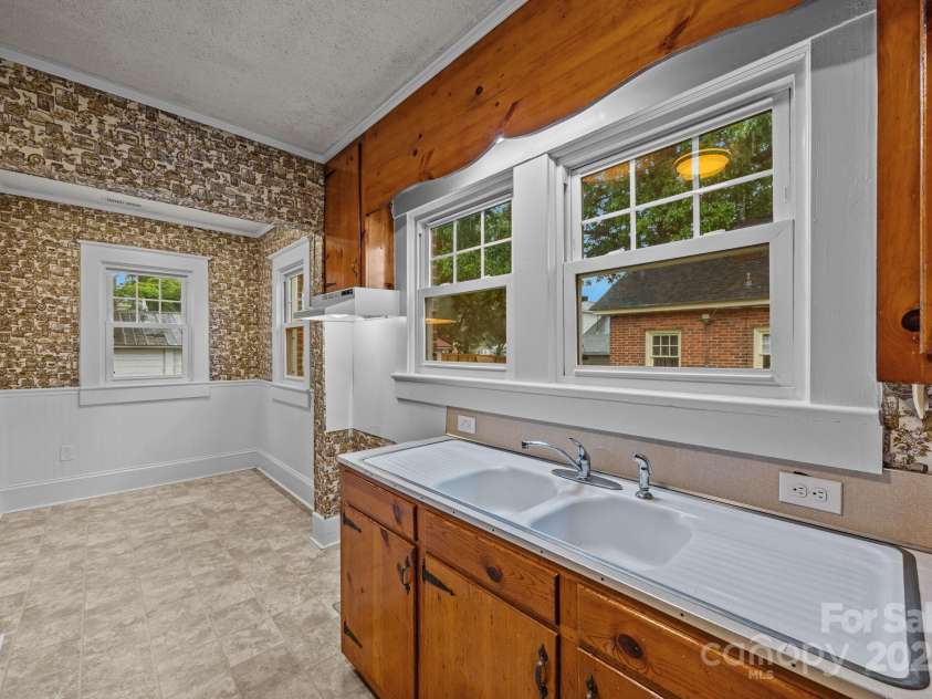 413 Rowan Avenue, Spencer, NC 28159.  MLS# CAR4291170, YatesRealty ID 31504. 