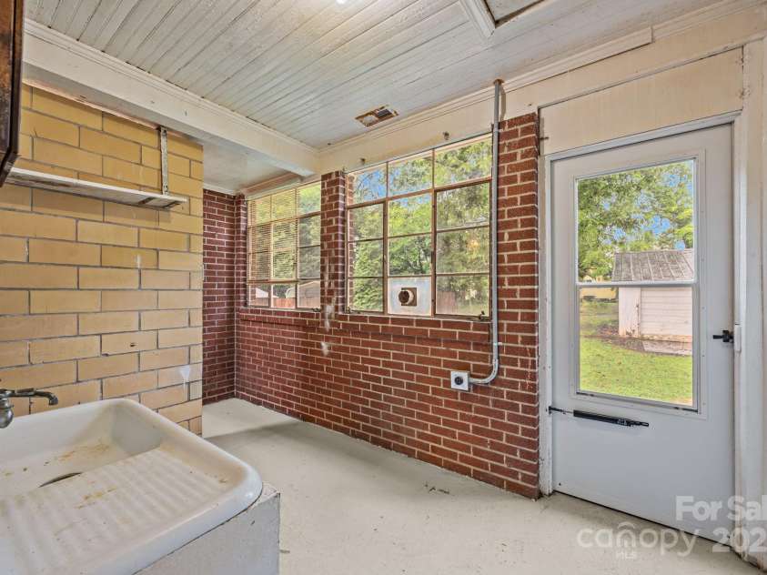 413 Rowan Avenue, Spencer, NC 28159.  MLS# CAR4291170, YatesRealty ID 31504. 
