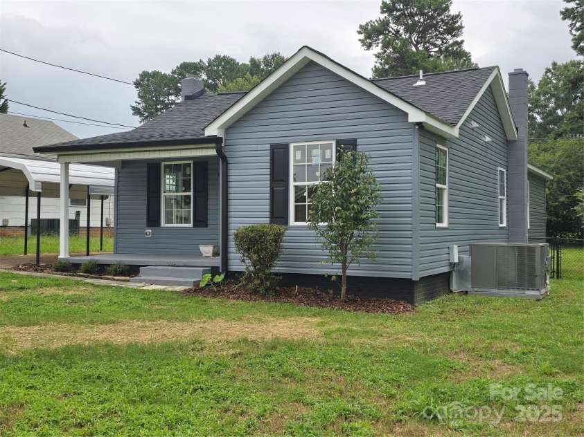 107 21st Street, Kannapolis, NC 28081.  MLS# CAR4290639, YatesRealty ID 31505. Front Left