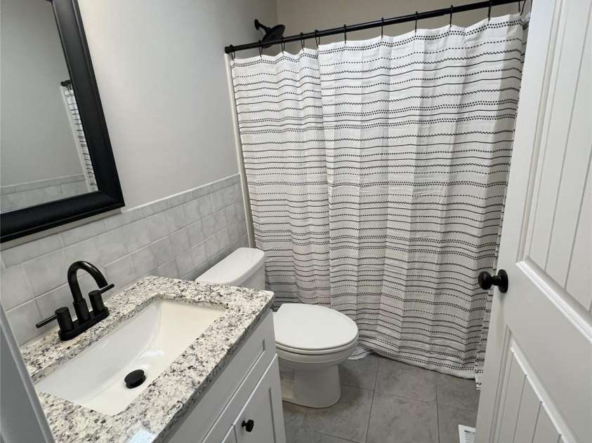 107 21st Street, Kannapolis, NC 28081.  MLS# CAR4290639, YatesRealty ID 31505. Hallway Bathroom