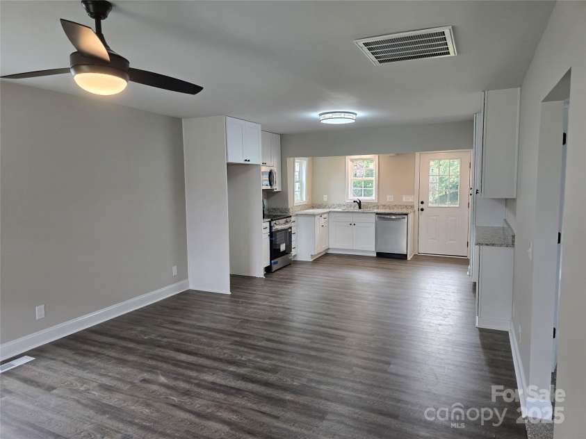 107 21st Street, Kannapolis, NC 28081.  MLS# CAR4290639, YatesRealty ID 31505. Living, Kitchen/Dining