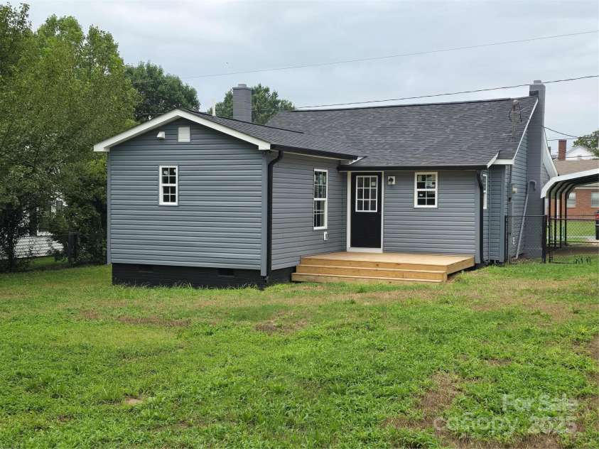 107 21st Street, Kannapolis, NC 28081.  MLS# CAR4290639, YatesRealty ID 31505. Right Rear