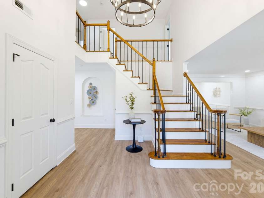 1125 Sunnyview Circle, Matthews, NC 28105.  MLS# CAR4414162, YatesRealty ID 31506. 
