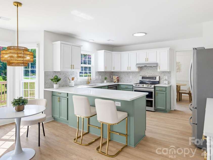 1125 Sunnyview Circle, Matthews, NC 28105.  MLS# CAR4414162, YatesRealty ID 31506. 