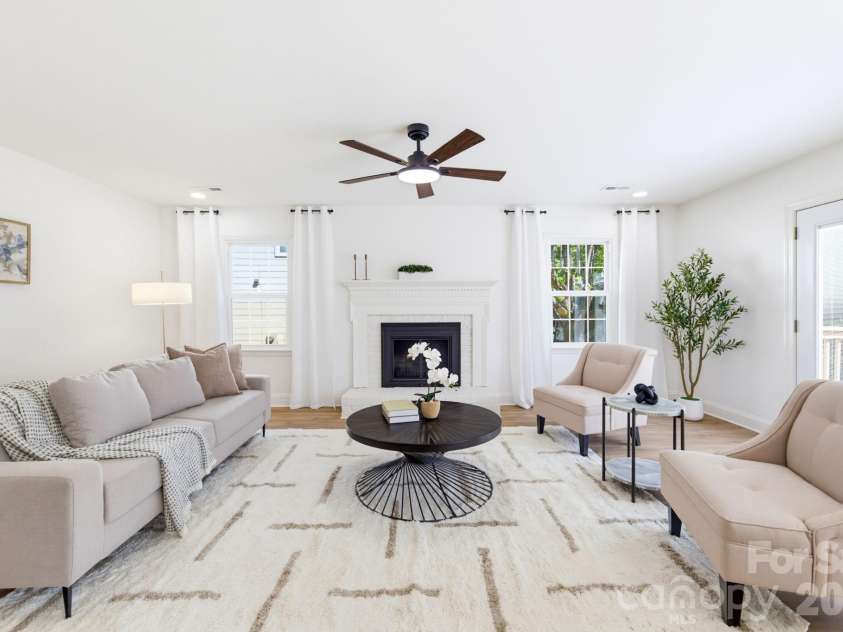 1125 Sunnyview Circle, Matthews, NC 28105.  MLS# CAR4414162, YatesRealty ID 31506. 
