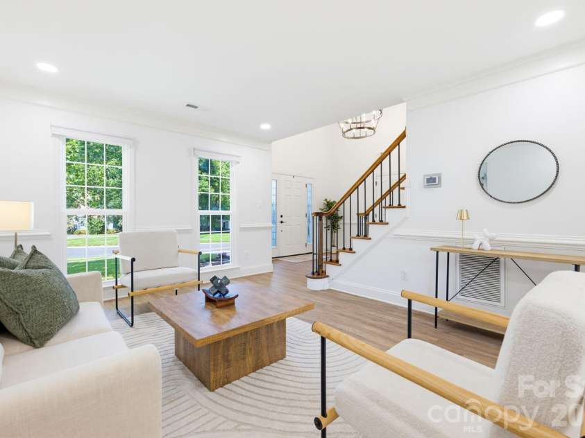 1125 Sunnyview Circle, Matthews, NC 28105.  MLS# CAR4414162, YatesRealty ID 31506. 
