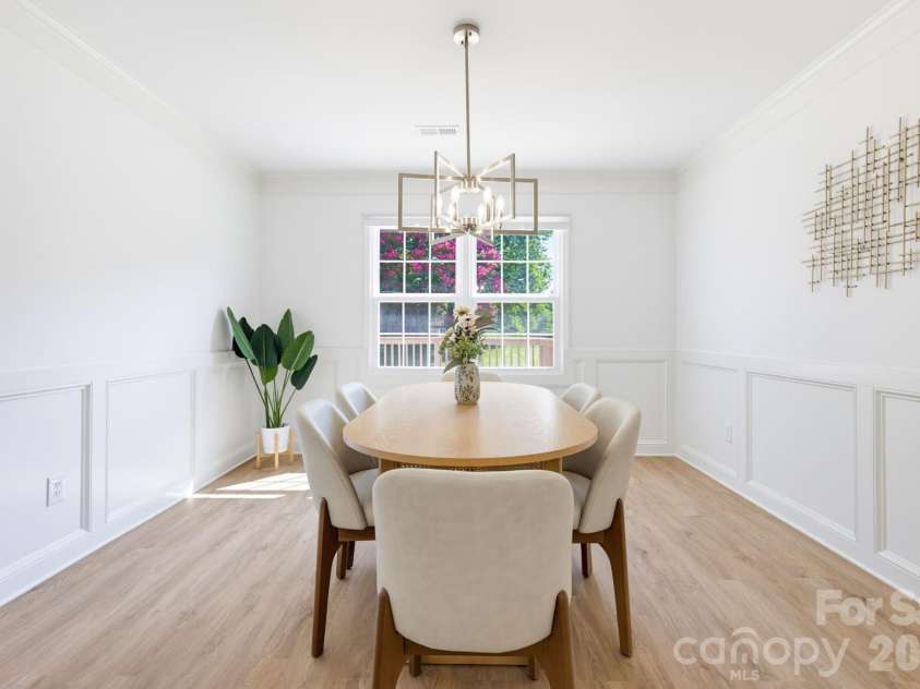 1125 Sunnyview Circle, Matthews, NC 28105.  MLS# CAR4414162, YatesRealty ID 31506. 
