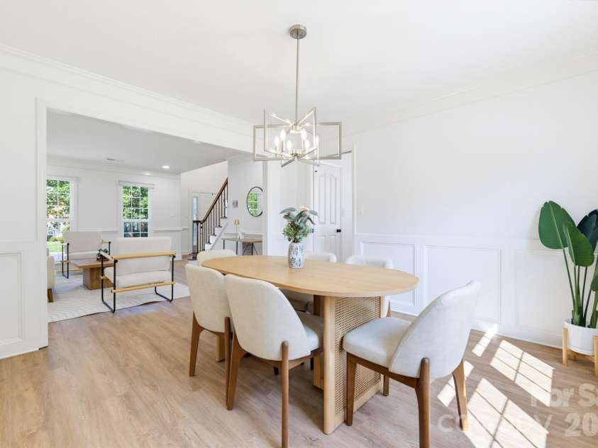 1125 Sunnyview Circle, Matthews, NC 28105.  MLS# CAR4414162, YatesRealty ID 31506. 