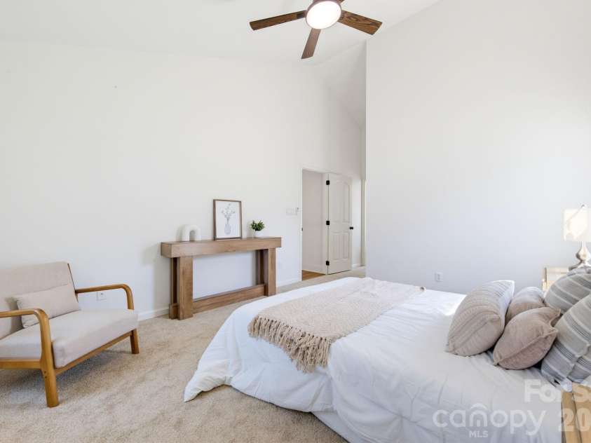 1125 Sunnyview Circle, Matthews, NC 28105.  MLS# CAR4414162, YatesRealty ID 31506. 