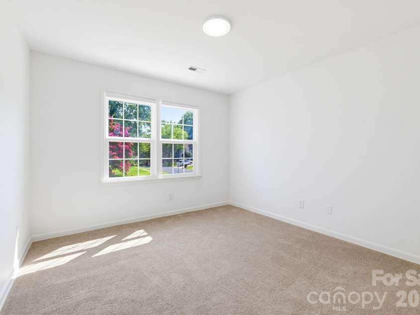 1125 Sunnyview Circle, Matthews, NC 28105.  MLS# CAR4414162, YatesRealty ID 31506. 