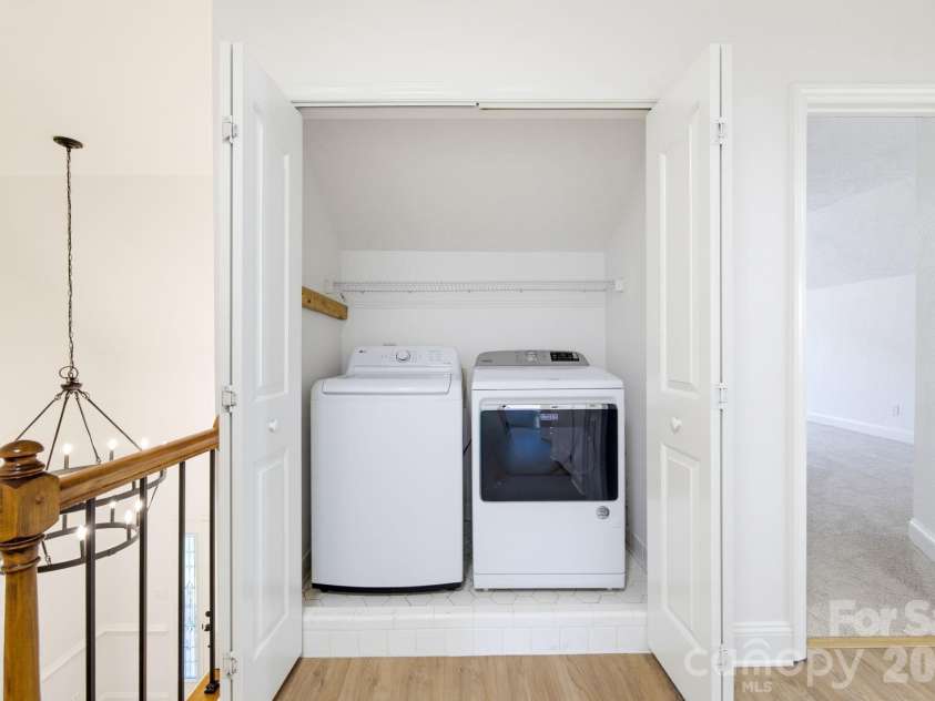 1125 Sunnyview Circle, Matthews, NC 28105.  MLS# CAR4414162, YatesRealty ID 31506. 