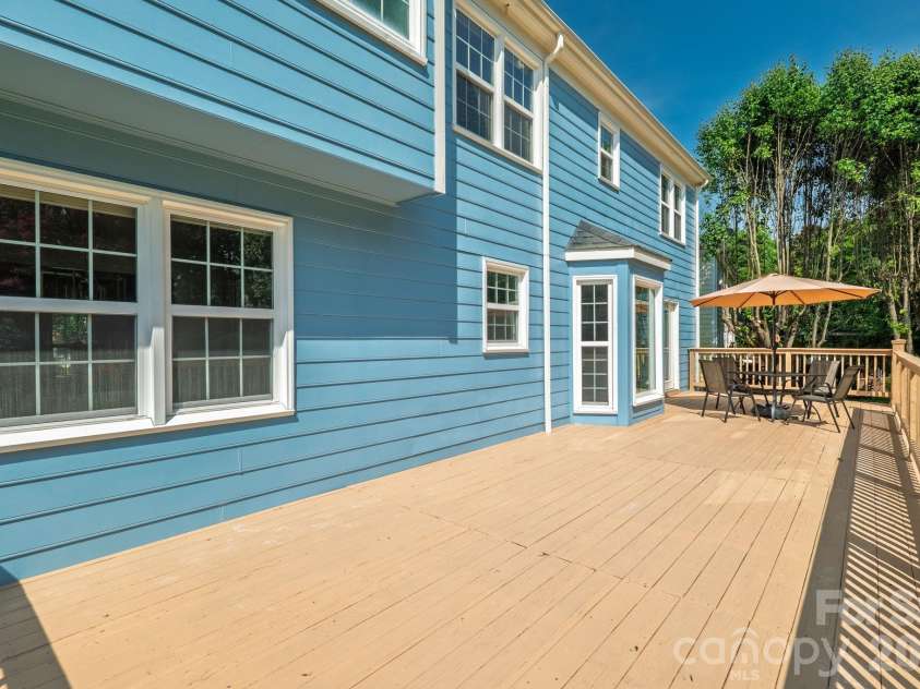 1125 Sunnyview Circle, Matthews, NC 28105.  MLS# CAR4414162, YatesRealty ID 31506. 
