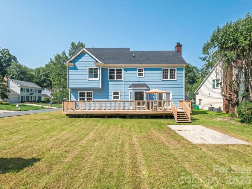 1125 Sunnyview Circle, Matthews, NC 28105.  MLS# CAR4414162, YatesRealty ID 31506. 