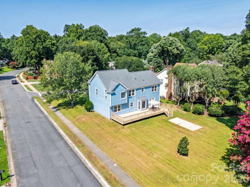 1125 Sunnyview Circle, Matthews, NC 28105.  MLS# CAR4414162, YatesRealty ID 31506. 