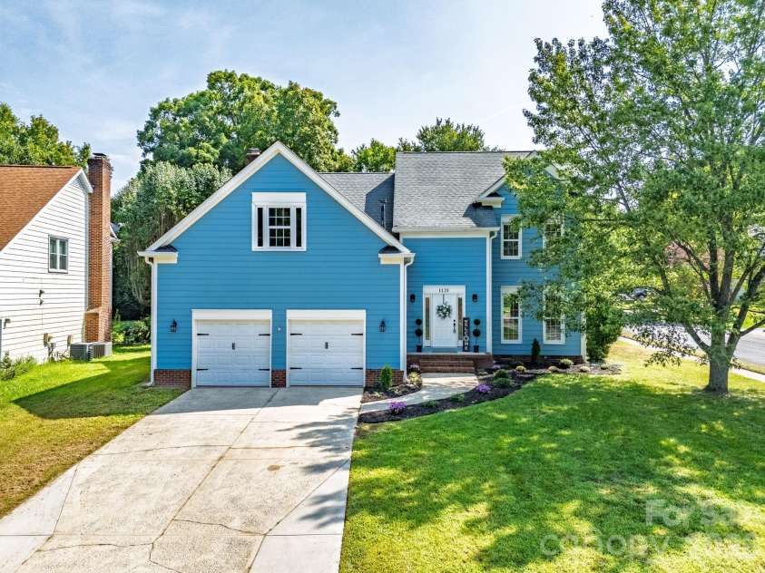 1125 Sunnyview Circle, Matthews, NC 28105.  MLS# CAR4414162, YatesRealty ID 31506. 