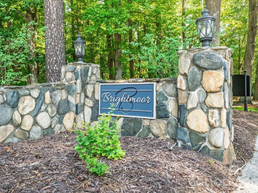1125 Sunnyview Circle, Matthews, NC 28105.  MLS# CAR4414162, YatesRealty ID 31506. 