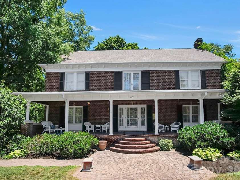 601 Washington Street, Shelby, NC 28150.  MLS# CAR4394855, YatesRealty ID 31508. 
