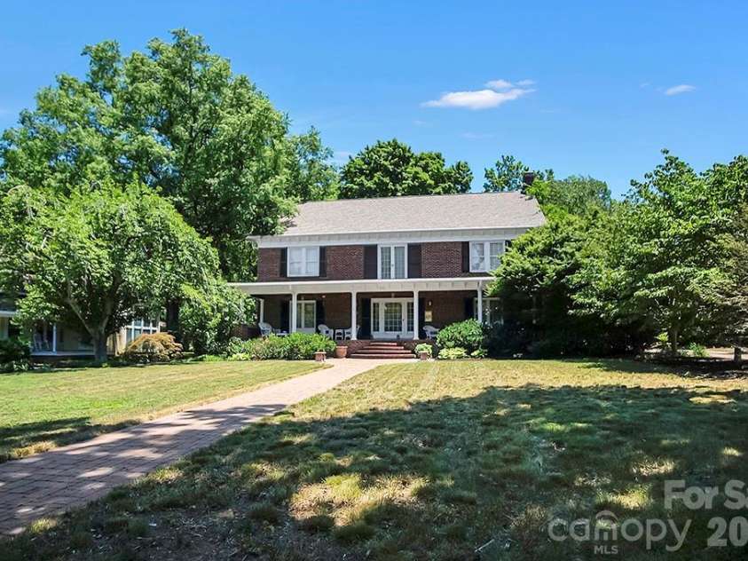 601 Washington Street, Shelby, NC 28150.  MLS# CAR4394855, YatesRealty ID 31508. 
