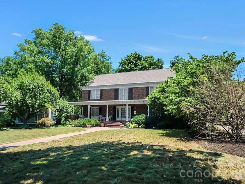 601 Washington Street, Shelby, NC 28150.  MLS# CAR4394855, YatesRealty ID 31508. 