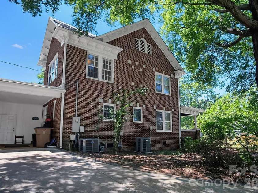 601 Washington Street, Shelby, NC 28150.  MLS# CAR4394855, YatesRealty ID 31508. 
