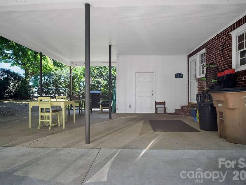 601 Washington Street, Shelby, NC 28150.  MLS# CAR4394855, YatesRealty ID 31508. 
