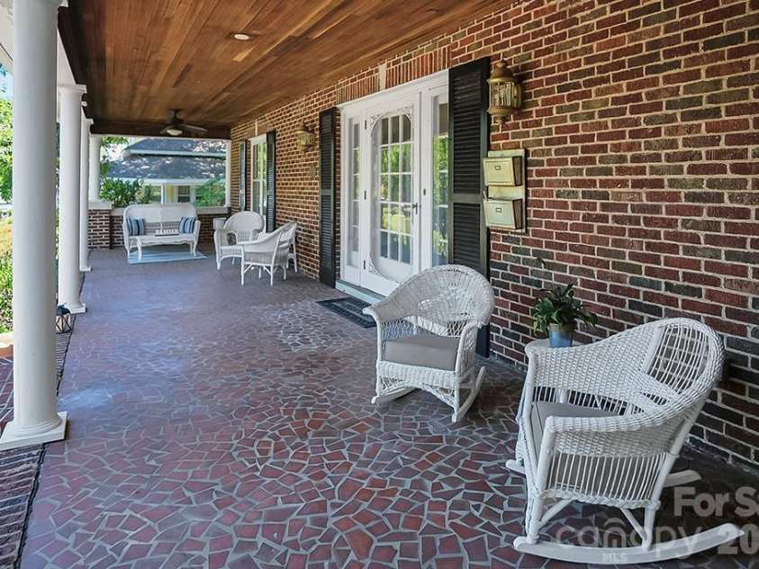 601 Washington Street, Shelby, NC 28150.  MLS# CAR4394855, YatesRealty ID 31508. 