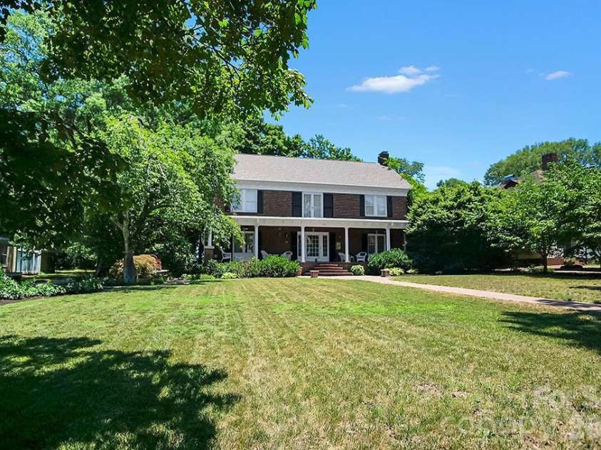 601 Washington Street, Shelby, NC 28150.  MLS# CAR4394855, YatesRealty ID 31508. 